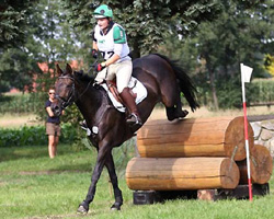 Siegerin einer Abteilung im CIC* wurde Julia Krajewski mit einer Trakehner Stute von Dr. Hubertus Schmidtlein., der achtjährigen First Flights's Beauty. Siegerin einer Abteilung im CIC* wurde Julia Krajewski mit einer Trakehner Stute von Dr. Hubertus Schmidtlein., der achtjährigen First Flights's Beauty.